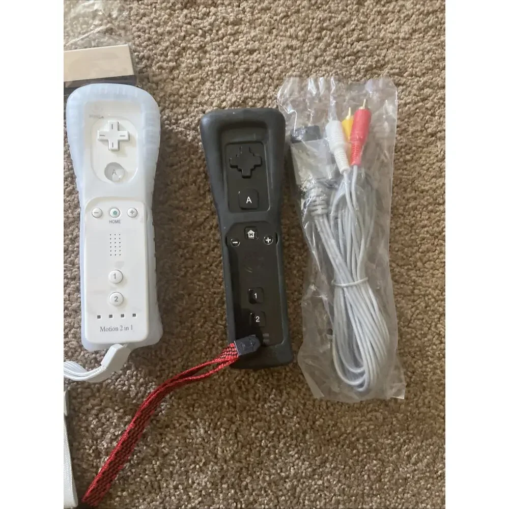 Nintendo Wii RVL-001 White Console w/ 2 Wii Remotes, Cords TESTED